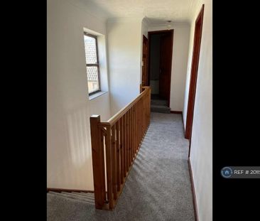 2 bedroom semi-detached house to rent - Photo 6