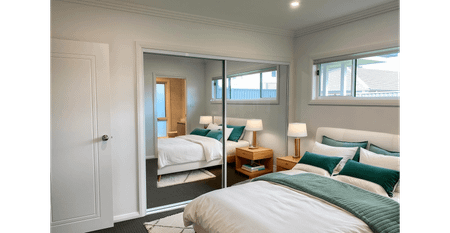 LARGE MODERN 4 BEDROOM HOME - Photo 3
