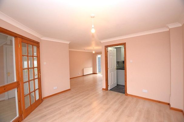 3 bedroom semi-detached house to rent - Photo 1