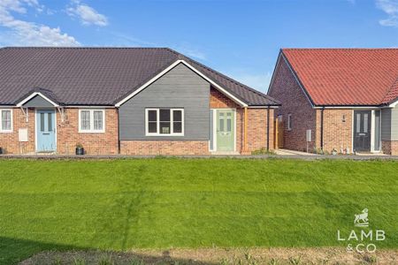 2 bedroom semi-detached bungalow to rent - Photo 4