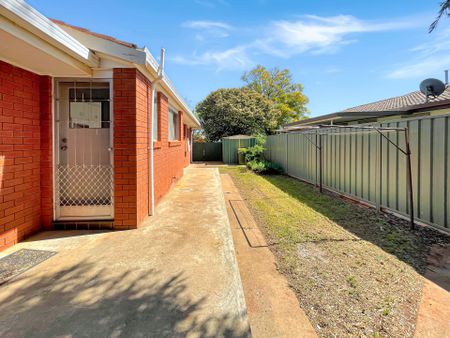 Two bedroom duplex in east Dubbo - Photo 2