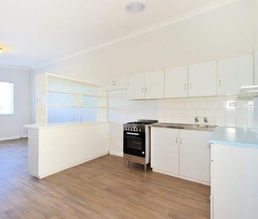 Coastal Comfort & Convenience - Charming Home in Prime Rockingham L... - Photo 4