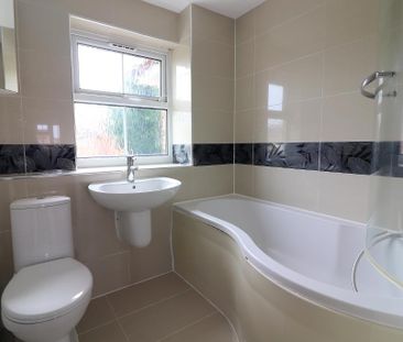 4 bedroom detached house to rent - Photo 2