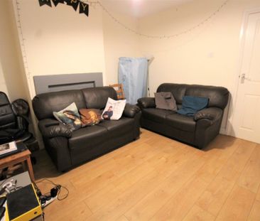 5 bedroom Semi-detached house to rent - Photo 1