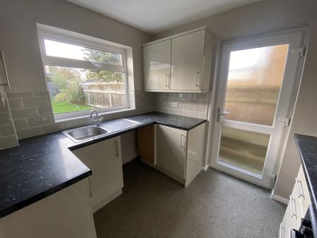 3 bedroom end of terrace house to rent - Photo 4