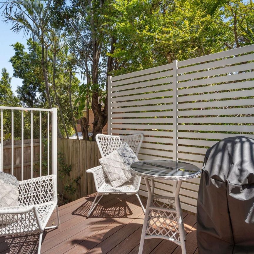 Modern, Low Maintenance & Convenient Living! A Truly Beautiful Family Home! - Photo 1