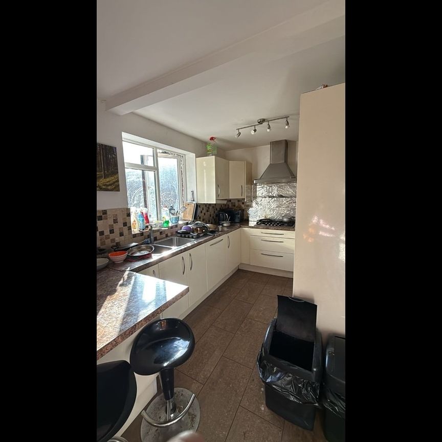 Room in a Shared House, Harborne Lane, B17 - Photo 1
