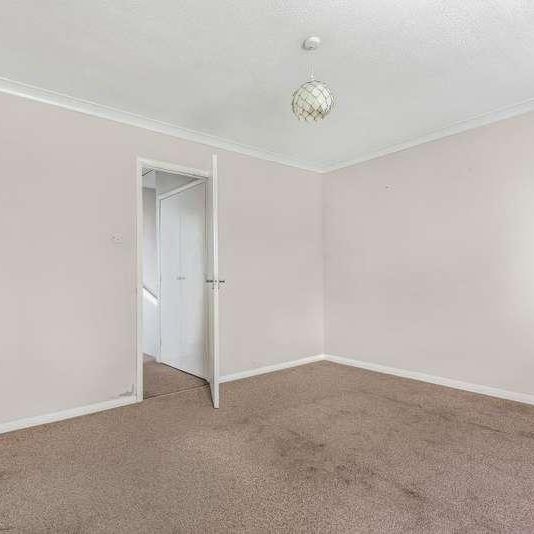 Camilla Close, Sunbury On Thames, TW16 - Photo 1