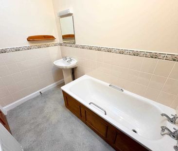 Main Street, Keyworth, Nottingham - Photo 5