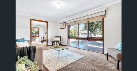 Light-Filled Living in a Peaceful Epping Pocket - Photo 4
