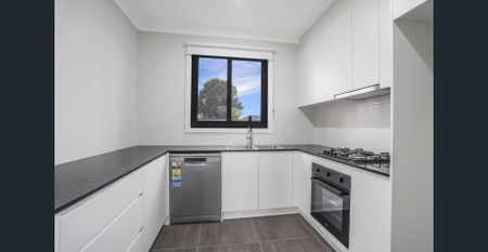 3 BEDROOM HOUSE - 20% BELOW MARKET RENT - Photo 2