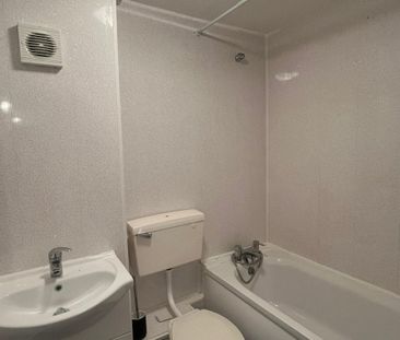 Warren Court - Photo 5