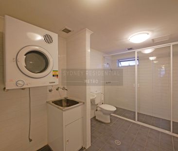 Oversize freshly painted 1 Bedroom Apartment - Axis Apartment - Photo 6