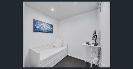 Open the Door to City-Fringe Sophistication - Photo 5