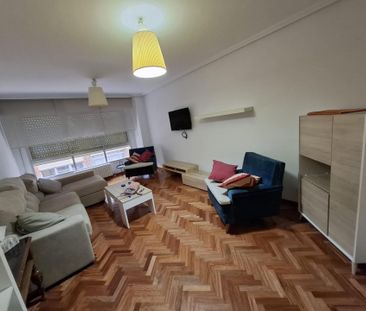 Piso de alquiler en Calle Burgo Nuevo, Centro Ciudad - Photo 1