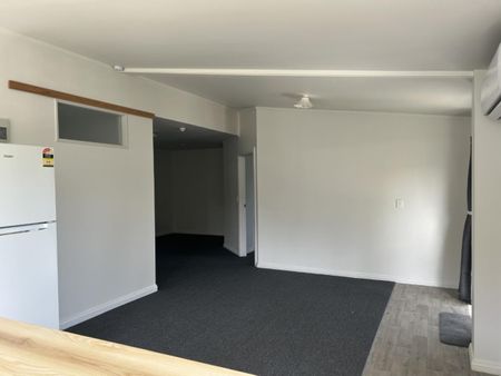 Sunny 2-Bedroom Home for Rent - Photo 2