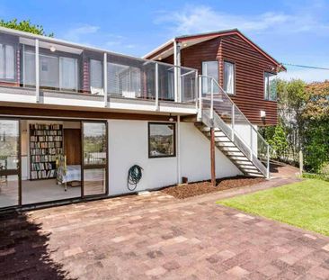 Spacious Family Home in Double Westlake Zoned - Photo 5