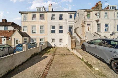 2 bedroom flat to rent - Photo 3