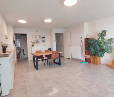 Recent tweeslaapkamer appartement met carport in centrum Beselare - Photo 4