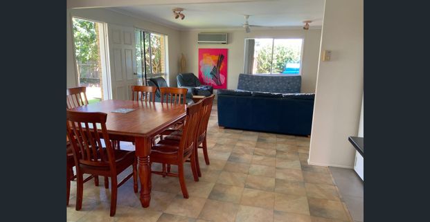 Fully Furnished 2 Bedroom house Currimundi Beach side - Photo 1