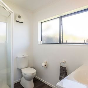 Paraparaumu - 4 Bedrooms - Photo 3