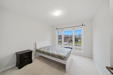 For Lease - 147 Landolfi Way, Bradford West Gwillimbury, Ontario - Photo 2
