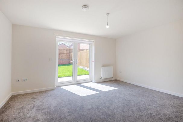 3 bedroom end of terrace house to rent - Photo 1