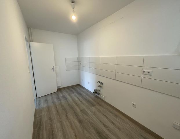 Bezugsfertige 3-Zimmer-Wohnung mit Balkon in Emden-Borssum! - Photo 1