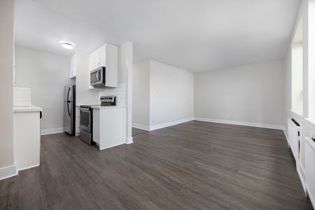 Park Manor - Photo 2