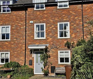 4 bedroom townhouse to rent - Photo 2