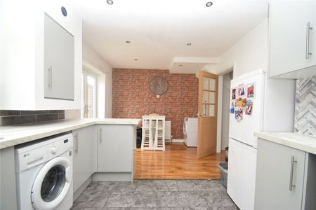 3 bed terraced house to rent in Gildercliffe, Scarborough, YO12 - Photo 5