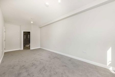 4 bedroom flat to rent - Photo 4