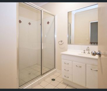 Stylish Two-Bedroom Townhouse in Prime Douglas Location! - Photo 2