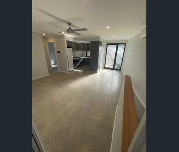 Relaxed modern coastal living $830pw - Photo 1