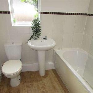 Excelsior Court, Conisbrough, DN12 - Photo 2