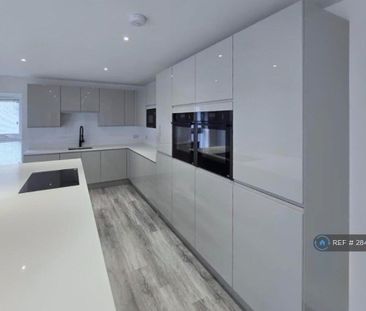 3 bedroom detached house to rent - Photo 5