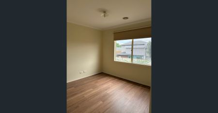 Freshly Updated Family Home in a Quiet Point Cook Pocket - Photo 3