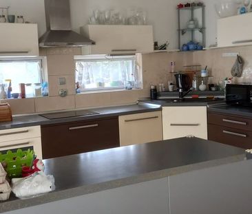 Ponúkame na prenájom priestranú izbu s vlastnou kúpeľňou a WC, kuch... - Photo 4