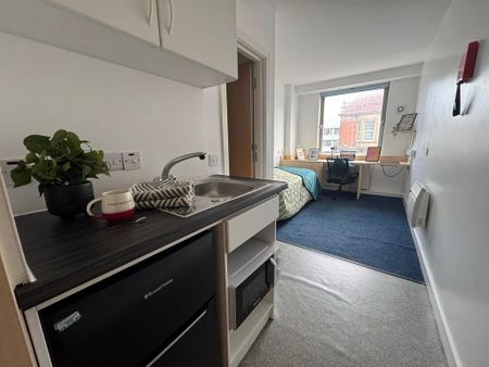 Studio to rent - Photo 2