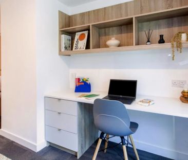 Deluxe Ensuite (3 Bed Flat) - Photo 2