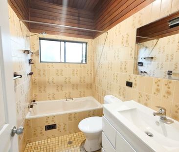 Spacious 4 Bedroom Home with Pool - Photo 1