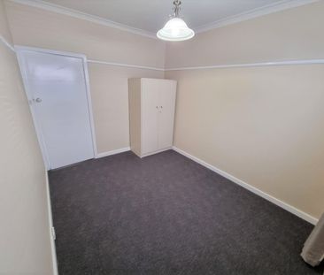 8 Hart Street, Airport West VIC 3042 - Photo 4