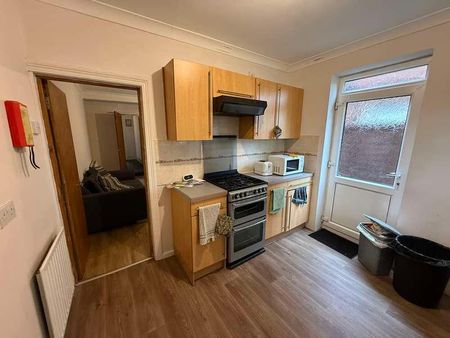 Tennyson Road, SO17 - Photo 5