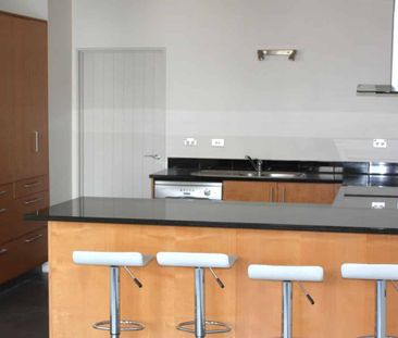 Central Apartment within Vogel Street Precinct - Photo 1