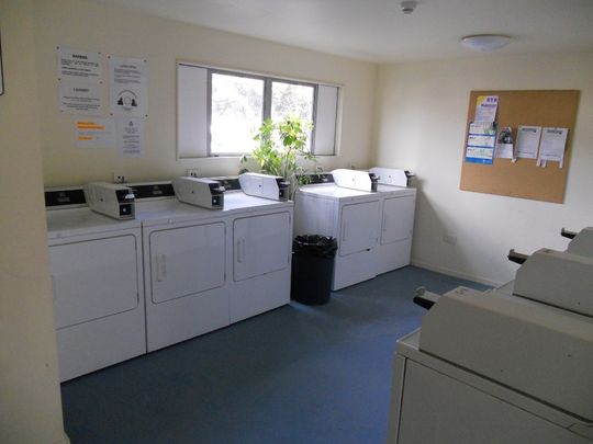 Fully furnished studio unit with one bathroom on the ground floor - Photo 1