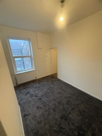 4 bedroom terraced house to rent - Photo 3
