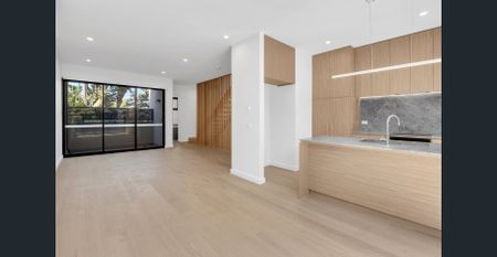 Stylish three-level townhouse in the heart of Abbotsford - Photo 4