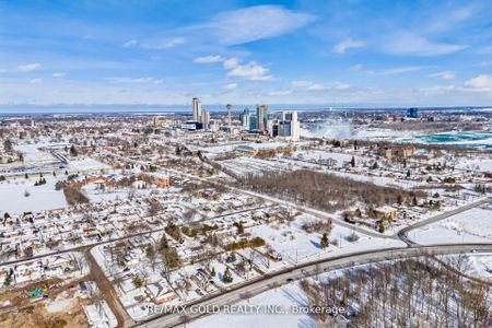 For Lease - 5853 McLeod Road, Niagara Falls, Ontario - Photo 5