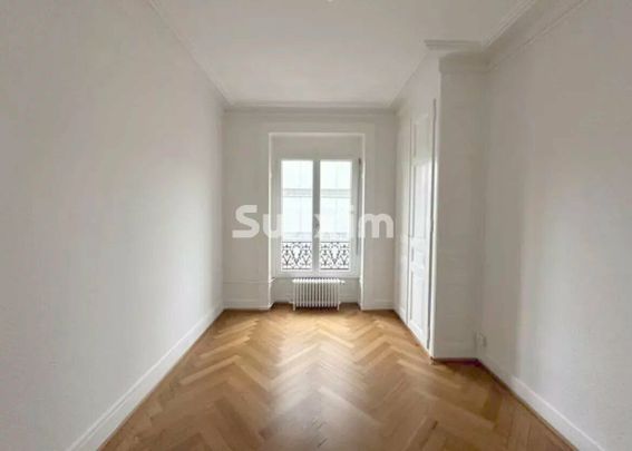 Spacious 5-Room Apartment in a Prestigious Historic Building - Photo 1