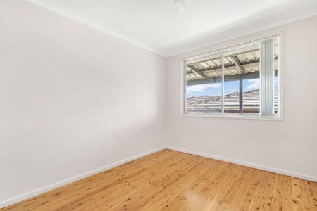 Beautiful Three Bedroom Home! - Photo 4